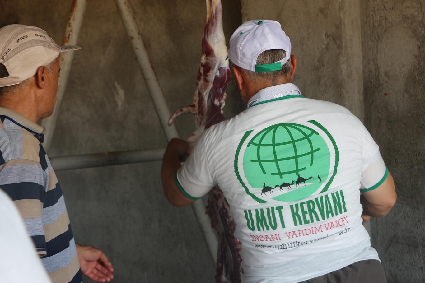 Umut Kervanından Kızıltepe’de kurban eti dağıtımı